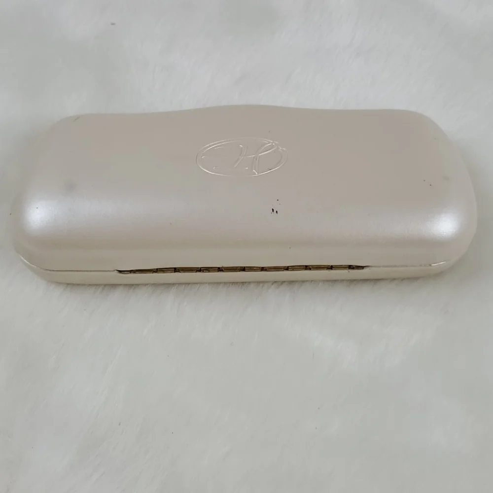Linda Evan's eye wear case minimalist